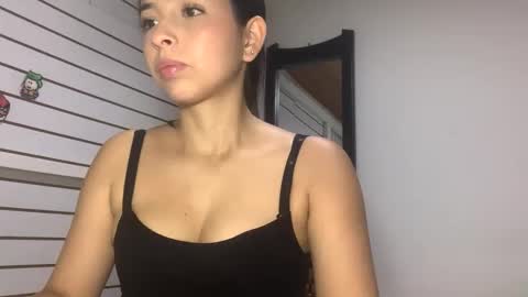 Snapshot of scarlet_muse18 chatting on 25, 3, 2026 scarlet_muse18 online show from 25, 3, 2026