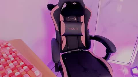 Snapshot of scarletblaze_ chatting on 1, 4, 2026 Scarlet online show from 1, 4, 2026