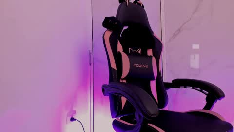 Snapshot of scarletblaze_ chatting on 2, 4, 2026 Scarlet online show from 2, 4, 2026