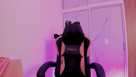 Snapshot of scarletblaze_ chatting on 6, 4, 2026 Scarlet online show from 6, 4, 2026