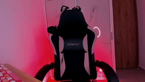 Snapshot of scarletblaze_ chatting on 22, 4, 2026 Scarlet online show from 22, 4, 2026