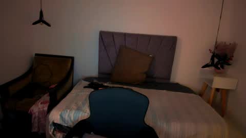 Snapshot of scarlethoot_ chatting on 27, 5, 2026 S C A R L E T online show from 27, 5, 2026