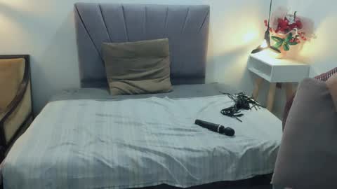 Snapshot of scarlethoot_ chatting on 29, 5, 2026 S C A R L E T online show from 29, 5, 2026