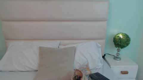 scarlet  online show from 13, 3, 2026