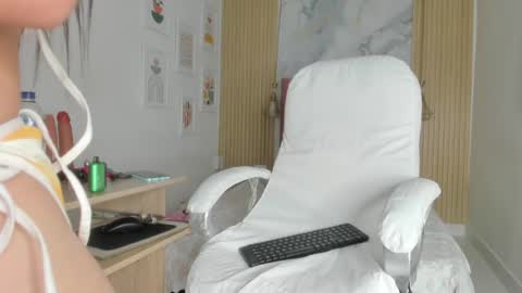 Snapshot of scarletmils chatting on 22, 6, 2026 scarlet online show from 22, 6, 2026