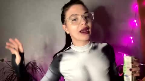 scarletpetal online show from 21, 1, 2025