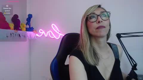 Snapshot of scarlett_079 chatting on 15, 11, 2025 Scarlett online show from 15, 11, 2025