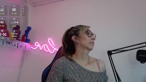 Snapshot of scarlett_079 chatting on 18, 11, 2025 Scarlett online show from 18, 11, 2025