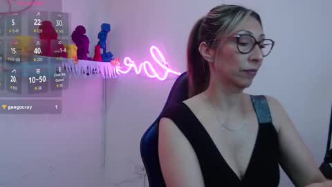 Snapshot of scarlett_079 chatting on 28, 11, 2025 Scarlett online show from 28, 11, 2025