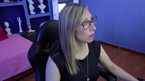 Snapshot of scarlett_079 chatting on 3, 12, 2025 Scarlett online show from 3, 12, 2025