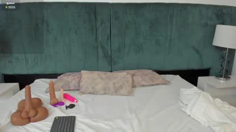 Snapshot of scarlett__noir chatting on 8, 4, 2026 scarlett__noir online show from 8, 4, 2026