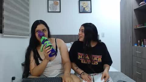 Snapshot of scarlett_evance chatting on 4, 3, 2026 Scarlett and Jazmin online show from 4, 3, 2026