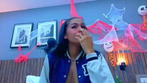 Snapshot of scarlett_johansons chatting on 5, 11, 2025 scarlett johansons online show from 5, 11, 2025