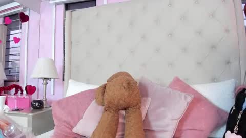 Snapshot of scarlett_leblanc_ chatting on 2, 3, 2026 scarlett_leblanc_ online show from 2, 3, 2026