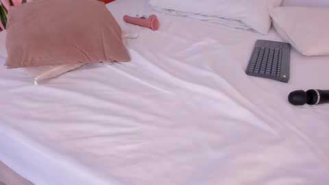 Scarlett Morgan online show from 1, 3, 2025