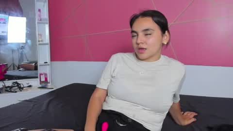 Isabella online show from 22, 9, 2025