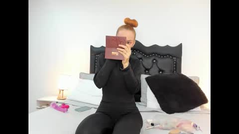 Snapshot of scarlettmilf_cg chatting on 12, 2, 2025 Scarlett online show from 12, 2, 2025