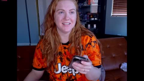 Snapshot of scarlettredff chatting on 5, 4, 2026 ScarlettredFF online show from 5, 4, 2026