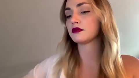 Snapshot of scarlettxblonde chatting on 2, 4, 2026 ScarlettxBlonde online show from 2, 4, 2026