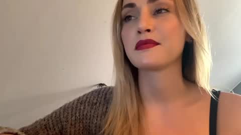 Snapshot of scarlettxblonde chatting on 4, 4, 2026 ScarlettxBlonde online show from 4, 4, 2026