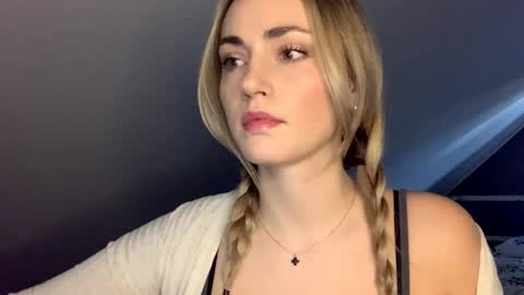 Snapshot of scarlettxblonde chatting on 24, 4, 2026 ScarlettxBlonde online show from 24, 4, 2026