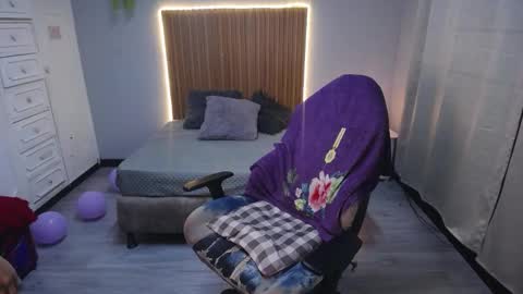 Snapshot of scarllett_bdsm chatting on 29, 11, 2025 Scarllett online show from 29, 11, 2025