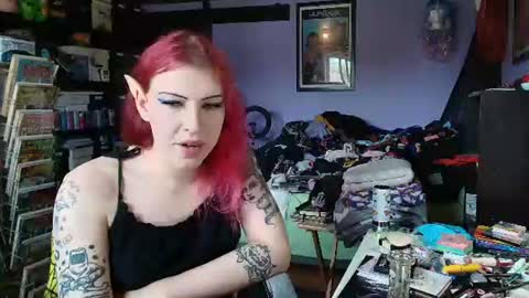 Snapshot of scary_sarah chatting on 25, 6, 2026 Sarah Bones online show from 25, 6, 2026