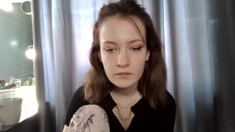 Snapshot of scented_elsa chatting on 24, 11, 2025 Elsa online show from 24, 11, 2025