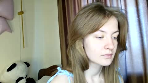 Snapshot of scented_elsa chatting on 25, 6, 2026 Elsa online show from 25, 6, 2026