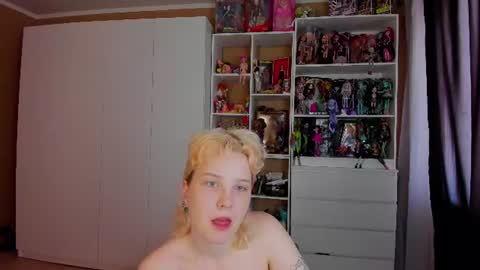 Snapshot of school_love chatting on 12, 7, 2026 Rina online show from 12, 7, 2026