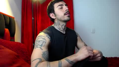 Snapshot of scockpion_ chatting on 13, 4, 2026 Alejandro help me to reach 200 thumps up online show from 13, 4, 2026