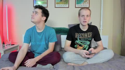 Snapshot of scooby_r chatting on 10, 12, 2024 Thomas brunette and Alex blond online show from 10, 12, 2024