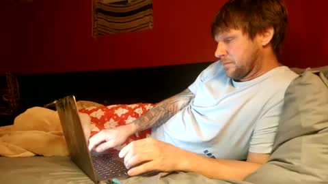 Snapshot of scruff2022 chatting on 19, 12, 2024 Scruff2022 online show from 19, 12, 2024
