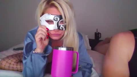 Snapshot of sdbeachfreaks chatting on 13, 11, 2025 SDBeachfreaks online show from 13, 11, 2025