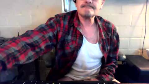 eating pussy  sucking dick online show from 31, 1, 2026