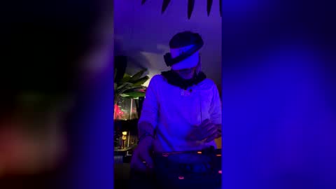 seanplushouse online show from 28, 2, 2026