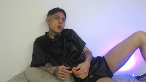 Snapshot of sebas_and_mila chatting on 17, 1, 2026 CAMILA Y SEBASTIAN online show from 17, 1, 2026