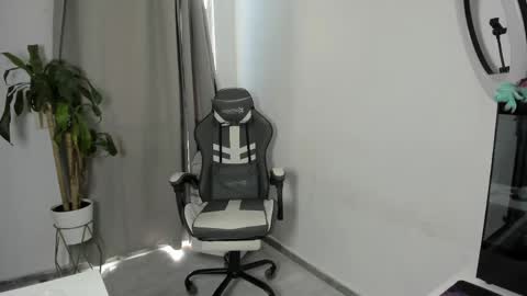 Snapshot of sebas_rosse chatting on 10, 4, 2026 sebastian online show from 10, 4, 2026