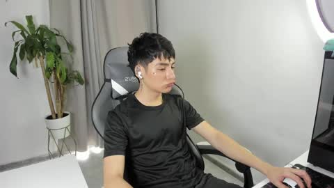 Snapshot of sebas_rosse chatting on 12, 4, 2026 sebastian online show from 12, 4, 2026