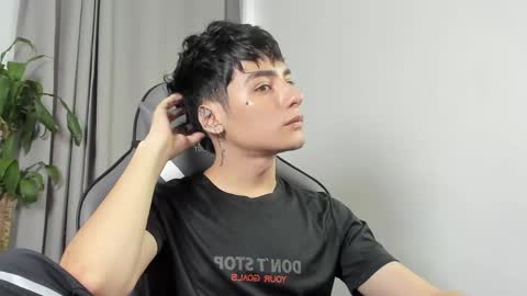 Snapshot of sebas_rosse chatting on 16, 4, 2026 sebastian online show from 16, 4, 2026