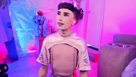     .  INDEPENDENT MODEL online show from 4, 3, 2026