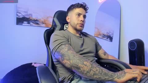 Snapshot of sebastianortizm chatting on 22, 12, 2024 Lucian Sinclair online show from 22, 12, 2024