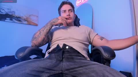 Snapshot of sebastianortizm chatting on 14, 1, 2025 Lucian Sinclair online show from 14, 1, 2025