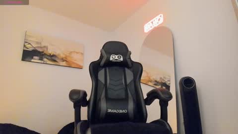 Snapshot of sebastianortizm chatting on 26, 1, 2025 Lucian Sinclair online show from 26, 1, 2025