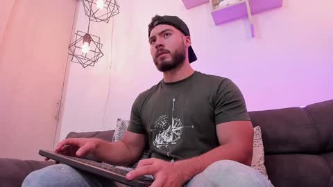 Snapshot of sebastianvilla__ chatting on 26, 12, 2024 Instagram jeanpaulfit online show from 26, 12, 2024