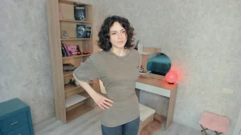 Snapshot of secret_des1res chatting on 13, 5, 2026 Mia online show from 13, 5, 2026