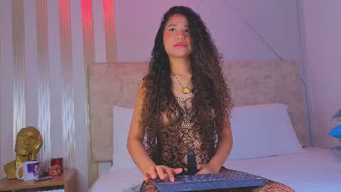 Snapshot of secretestrella chatting on 30, 7, 2026 secretestrell online show from 30, 7, 2026