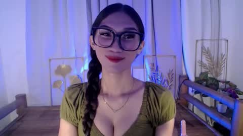 Snapshot of seductive_kimxxx chatting on 24, 4, 2026 your miss universe kim online show from 24, 4, 2026