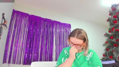 Snapshot of seductive_she_wolf chatting on 28, 12, 2024 seductive_she_wolf online show from 28, 12, 2024