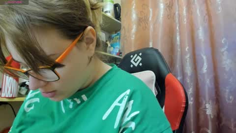 seductive_she_wolf online show from 6, 4, 2026